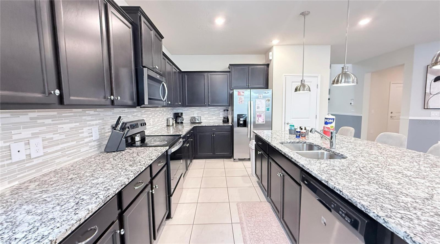DAVENPORT, Florida 33897, 8 Bedrooms Bedrooms, ,6 BathroomsBathrooms,Residential,For Sale,MAHALO,0,MFRO6344898