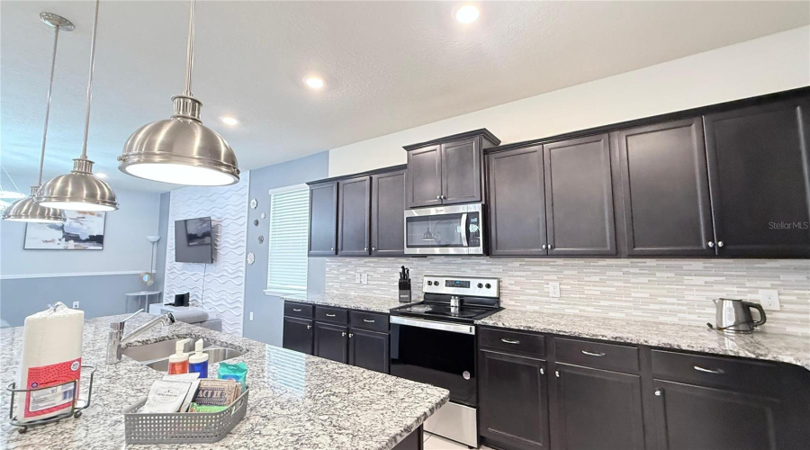DAVENPORT, Florida 33897, 8 Bedrooms Bedrooms, ,6 BathroomsBathrooms,Residential,For Sale,MAHALO,0,MFRO6344898