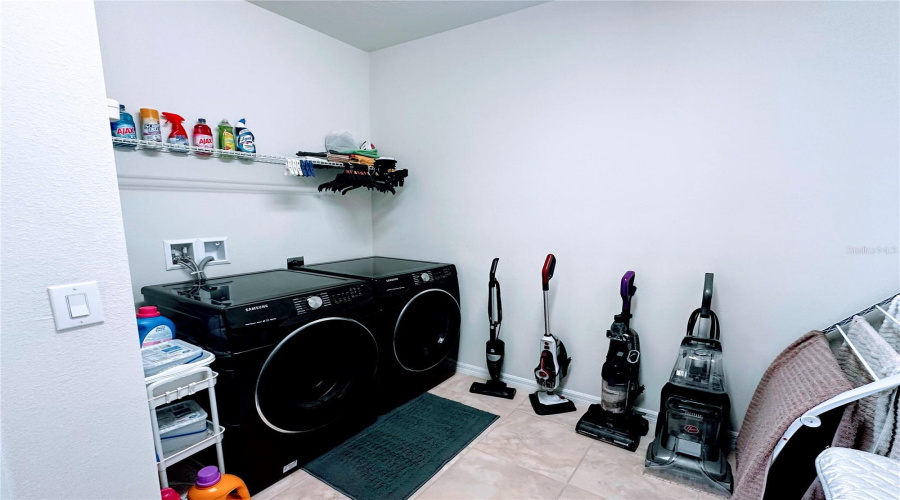 DAVENPORT, Florida 33837, 4 Bedrooms Bedrooms, ,2 BathroomsBathrooms,Residential,For Sale,CITRUS ISLE,0,MFRS5134836