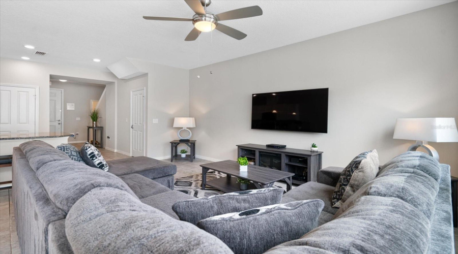 KISSIMMEE, Florida 34746, 4 Bedrooms Bedrooms, ,3 BathroomsBathrooms,Residential,For Sale,KILLARNEY,0,MFRO6337402