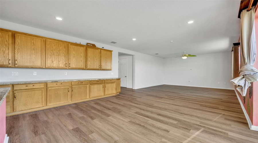 DAVENPORT, Florida 33837, 6 Bedrooms Bedrooms, ,3 BathroomsBathrooms,Residential,For Sale,MAGNOLIA,0,MFRO6342376