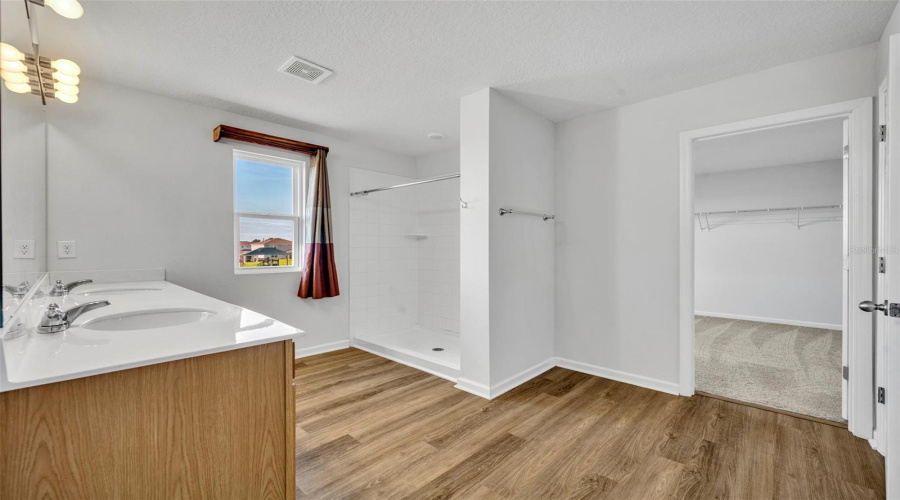DAVENPORT, Florida 33837, 6 Bedrooms Bedrooms, ,3 BathroomsBathrooms,Residential,For Sale,MAGNOLIA,0,MFRO6342376
