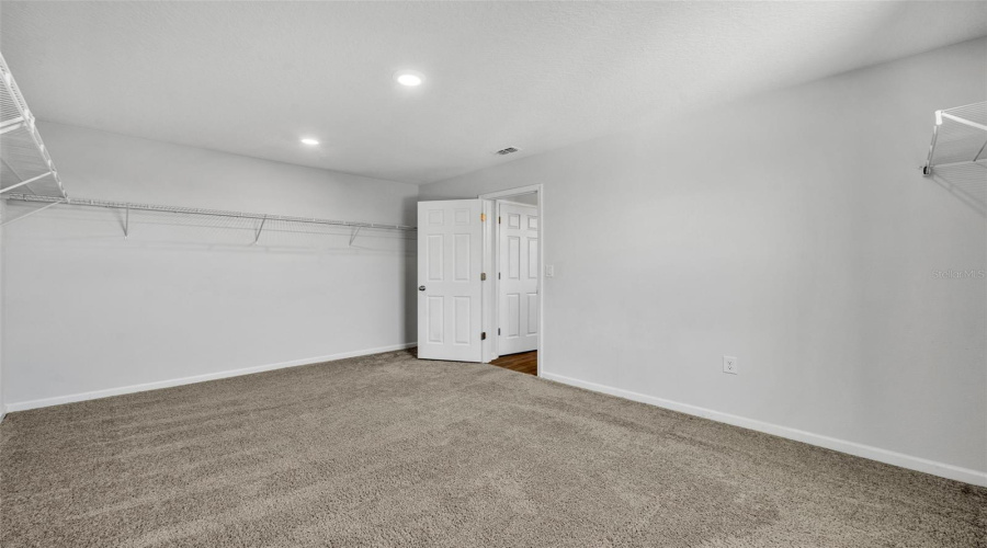 DAVENPORT, Florida 33837, 6 Bedrooms Bedrooms, ,3 BathroomsBathrooms,Residential,For Sale,MAGNOLIA,0,MFRO6342376