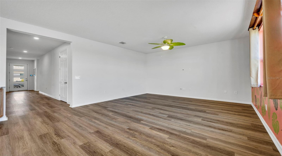 DAVENPORT, Florida 33837, 6 Bedrooms Bedrooms, ,3 BathroomsBathrooms,Residential,For Sale,MAGNOLIA,0,MFRO6342376