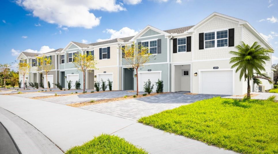 DAVENPORT, Florida 33837, 3 Bedrooms Bedrooms, ,2 BathroomsBathrooms,Residential,For Sale,PINEYWOOD FIELD,0,MFRW7879046