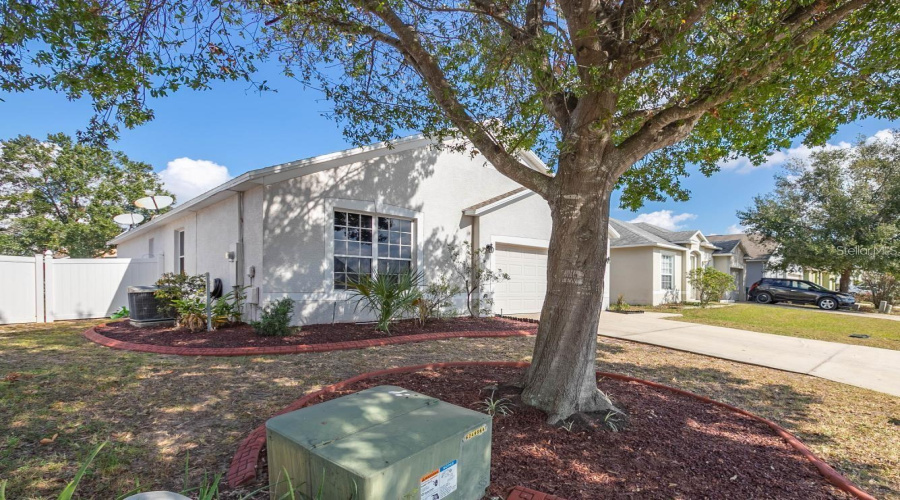 DAVENPORT, Florida 33837, 3 Bedrooms Bedrooms, ,2 BathroomsBathrooms,Residential,For Sale,MADINA,0,MFRO6283969