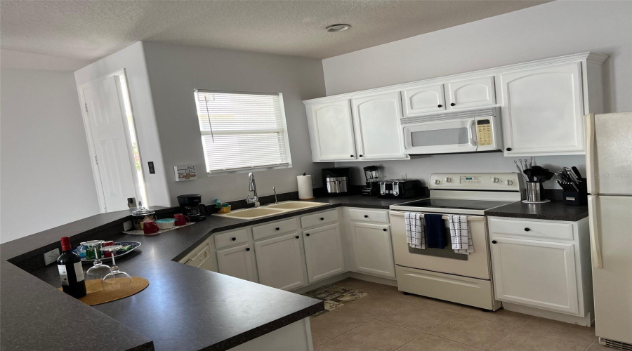 DAVENPORT, Florida 33837, 3 Bedrooms Bedrooms, ,2 BathroomsBathrooms,Residential,For Sale,MADINA,0,MFRO6283969