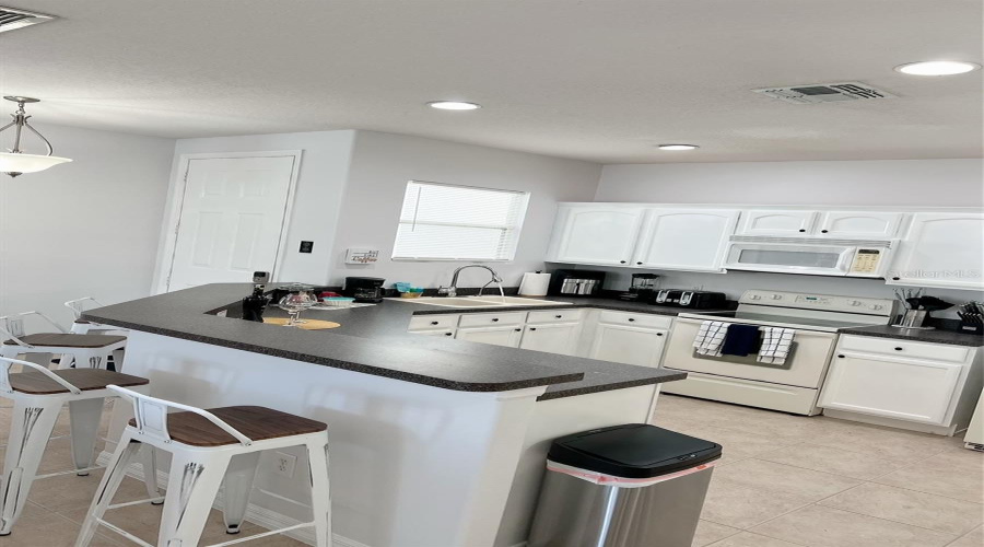 DAVENPORT, Florida 33837, 3 Bedrooms Bedrooms, ,2 BathroomsBathrooms,Residential,For Sale,MADINA,0,MFRO6283969
