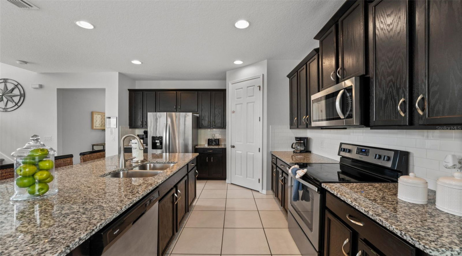 KISSIMMEE, Florida 34747, 4 Bedrooms Bedrooms, ,3 BathroomsBathrooms,Residential,For Sale,SAWYER PALM,0,MFRO6282397