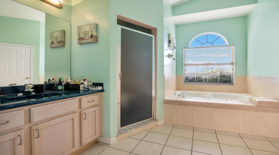 DAVENPORT, Florida 33897, 5 Bedrooms Bedrooms, ,3 BathroomsBathrooms,Residential,For Sale,CORVINA,0,MFRL4955913