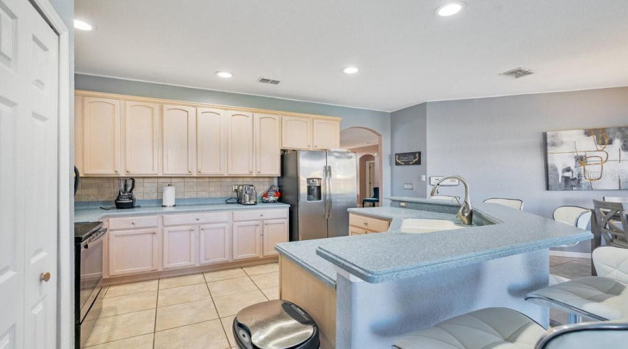 DAVENPORT, Florida 33897, 5 Bedrooms Bedrooms, ,3 BathroomsBathrooms,Residential,For Sale,CORVINA,0,MFRL4955913