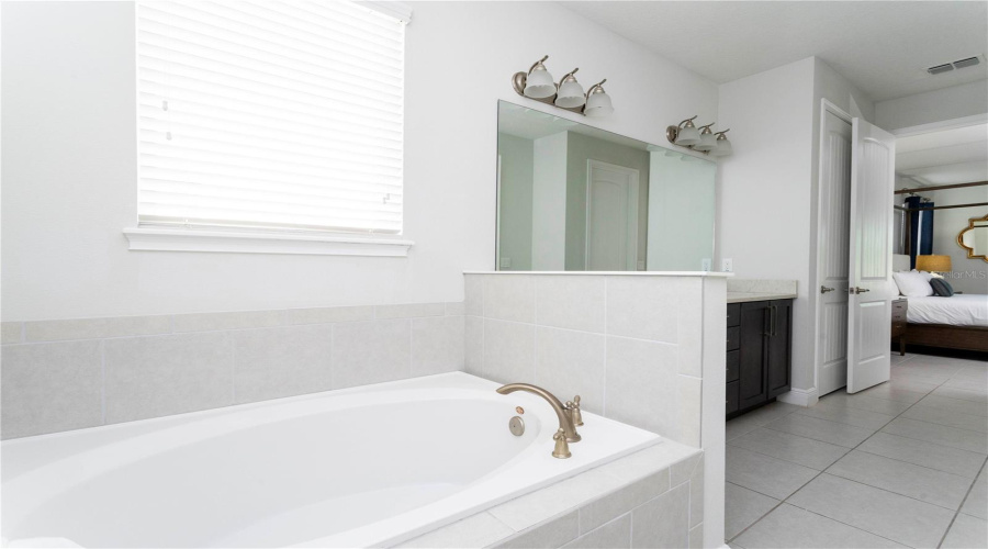 KISSIMMEE, Florida 34747, 9 Bedrooms Bedrooms, ,8 BathroomsBathrooms,Residential,For Sale,FALLS,0,MFRO6345126