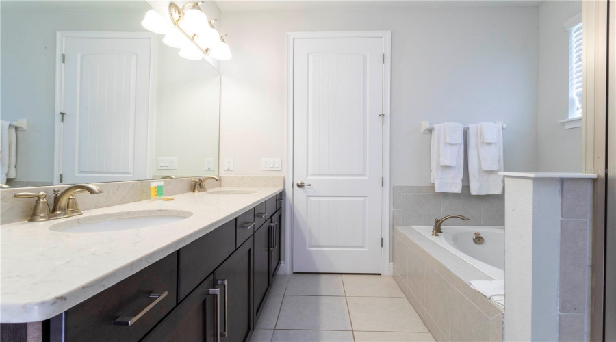 KISSIMMEE, Florida 34747, 9 Bedrooms Bedrooms, ,8 BathroomsBathrooms,Residential,For Sale,FALLS,0,MFRO6345126