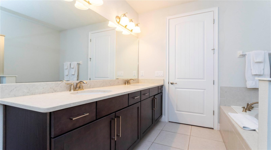 KISSIMMEE, Florida 34747, 9 Bedrooms Bedrooms, ,8 BathroomsBathrooms,Residential,For Sale,FALLS,0,MFRO6345126