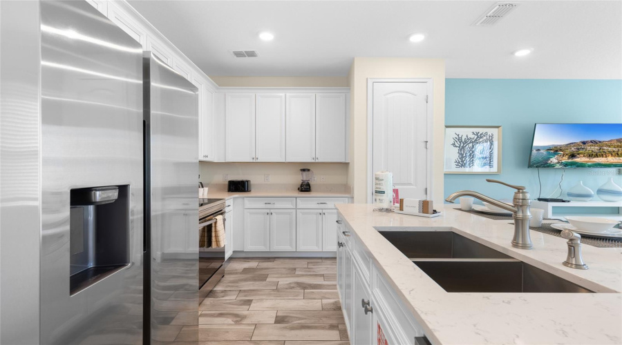 KISSIMMEE, Florida 34747, 4 Bedrooms Bedrooms, ,3 BathroomsBathrooms,Residential,For Sale,CASTAWAY,0,MFRO6341920