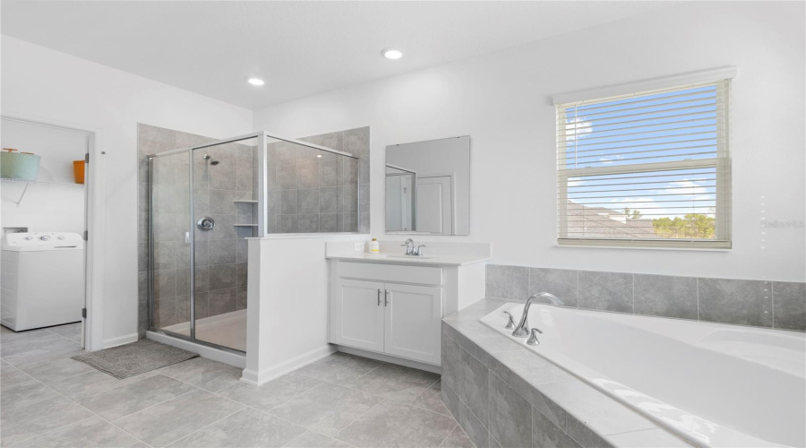 DAVENPORT, Florida 33896, 5 Bedrooms Bedrooms, ,3 BathroomsBathrooms,Residential,For Sale,ACES HIGH,0,MFRO6345369
