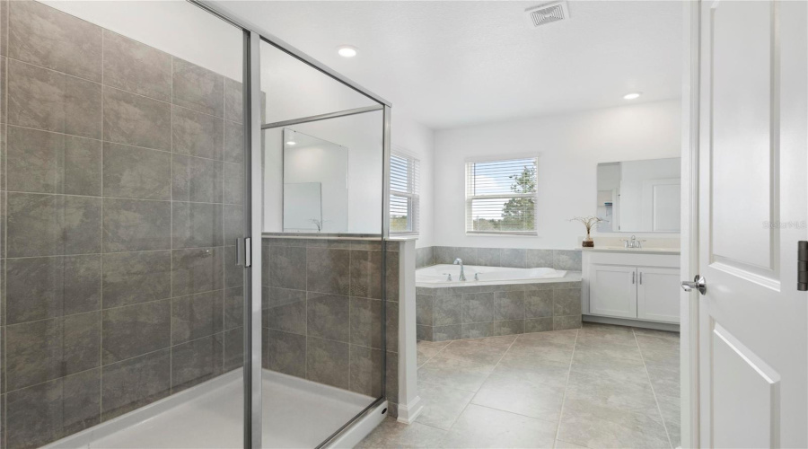 DAVENPORT, Florida 33896, 5 Bedrooms Bedrooms, ,3 BathroomsBathrooms,Residential,For Sale,ACES HIGH,0,MFRO6345369