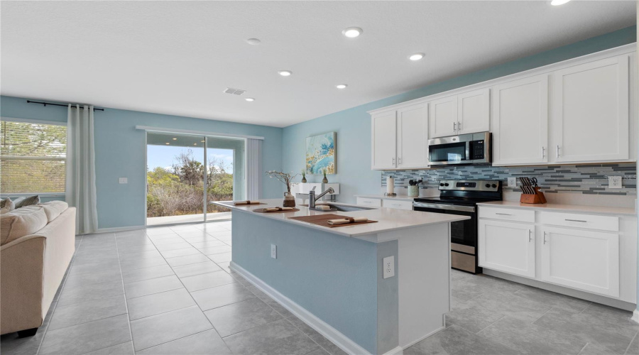 DAVENPORT, Florida 33896, 5 Bedrooms Bedrooms, ,3 BathroomsBathrooms,Residential,For Sale,ACES HIGH,0,MFRO6345369