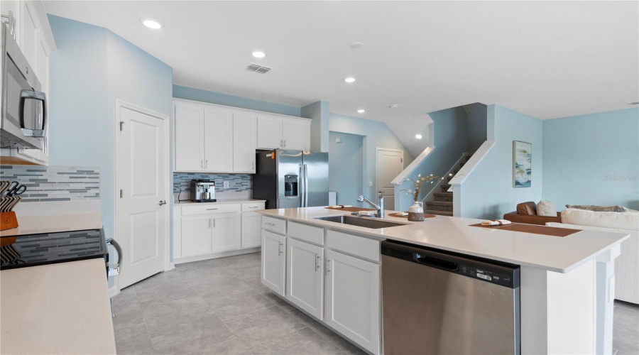 DAVENPORT, Florida 33896, 5 Bedrooms Bedrooms, ,3 BathroomsBathrooms,Residential,For Sale,ACES HIGH,0,MFRO6345369