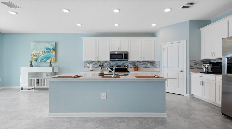 DAVENPORT, Florida 33896, 5 Bedrooms Bedrooms, ,3 BathroomsBathrooms,Residential,For Sale,ACES HIGH,0,MFRO6345369