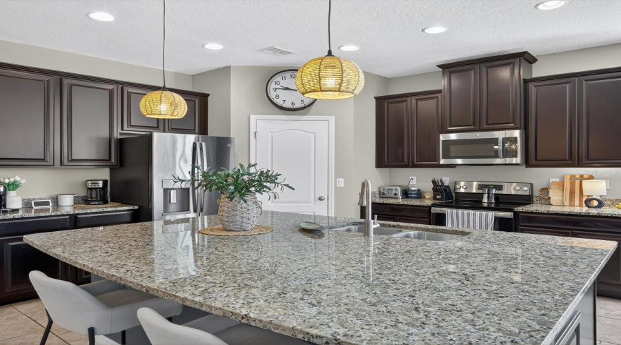 DAVENPORT, Florida 33837, 3 Bedrooms Bedrooms, ,2 BathroomsBathrooms,Residential,For Sale,WHIRLAWAY,0,MFRO6344963