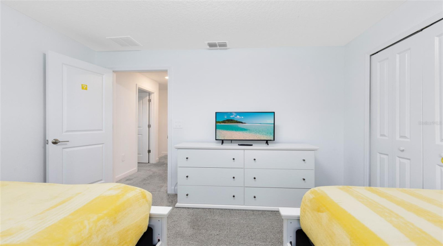 KISSIMMEE, Florida 34746, 5 Bedrooms Bedrooms, ,4 BathroomsBathrooms,Residential,For Sale,READING,0,MFRO6343744
