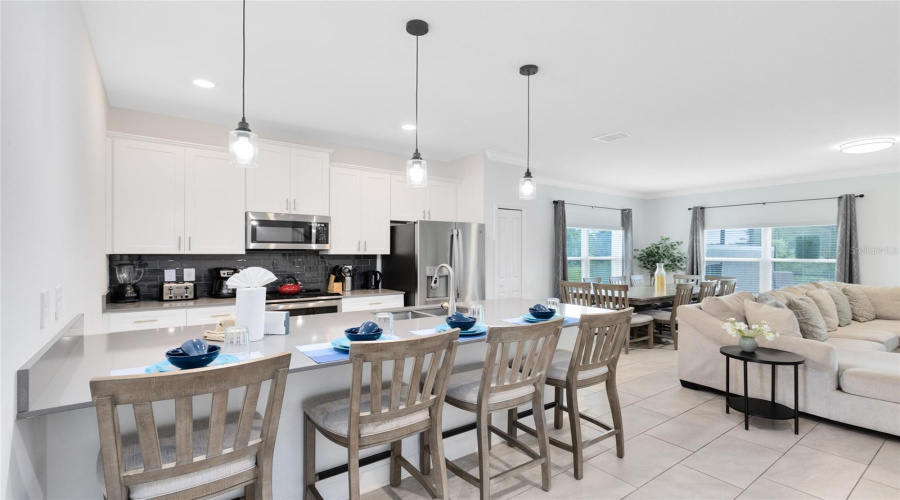 KISSIMMEE, Florida 34746, 5 Bedrooms Bedrooms, ,4 BathroomsBathrooms,Residential,For Sale,READING,0,MFRO6343744