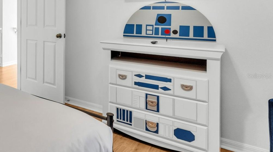 Adorable R2D2 Dresser in bedroom 3.