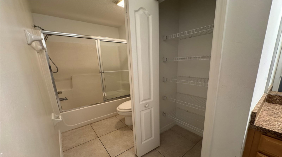 DAVENPORT, Florida 33896, 4 Bedrooms Bedrooms, ,3 BathroomsBathrooms,Residential,For Sale,EARLMONT,0,MFRS5134458