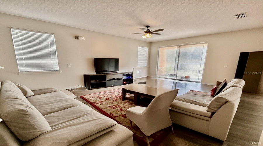 DAVENPORT, Florida 33896, 4 Bedrooms Bedrooms, ,3 BathroomsBathrooms,Residential,For Sale,EARLMONT,0,MFRS5134458