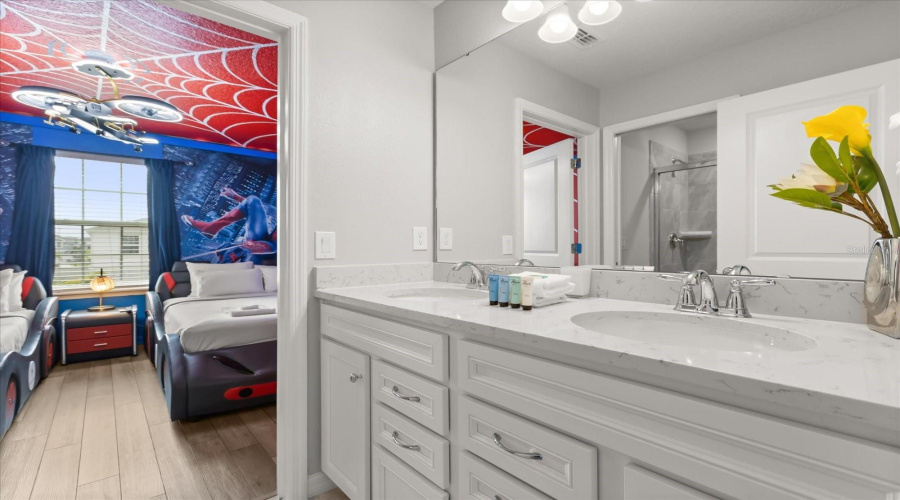 DAVENPORT, Florida 33897, 10 Bedrooms Bedrooms, ,8 BathroomsBathrooms,Residential,For Sale,LELANI,0,MFRS5134426