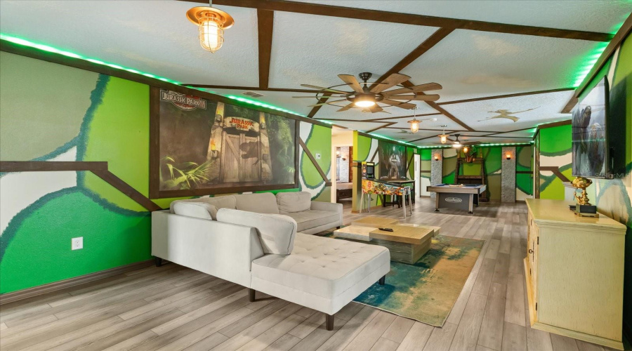 DAVENPORT, Florida 33897, 10 Bedrooms Bedrooms, ,8 BathroomsBathrooms,Residential,For Sale,LELANI,0,MFRS5134426
