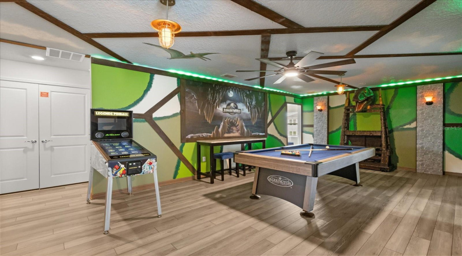DAVENPORT, Florida 33897, 10 Bedrooms Bedrooms, ,8 BathroomsBathrooms,Residential,For Sale,LELANI,0,MFRS5134426