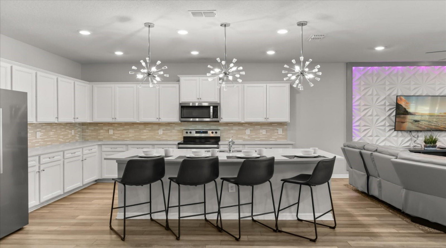 DAVENPORT, Florida 33897, 10 Bedrooms Bedrooms, ,8 BathroomsBathrooms,Residential,For Sale,LELANI,0,MFRS5134426
