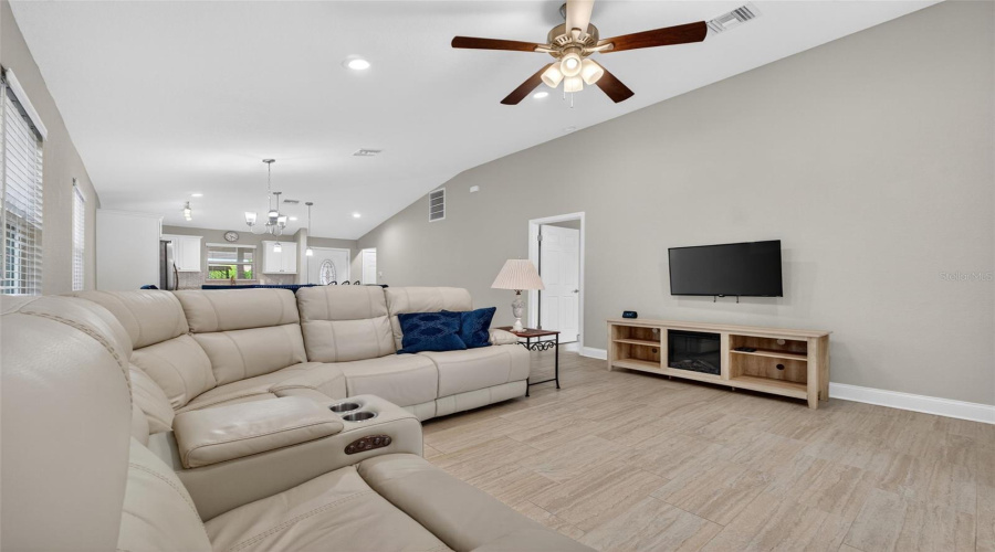 Living Room: Spacious open living area – like new condition, move-in ready.