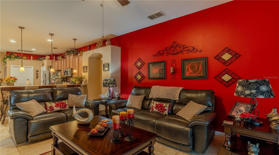 KISSIMMEE, Florida 34746, 3 Bedrooms Bedrooms, ,2 BathroomsBathrooms,Residential,For Sale,QUEENSTOWN,0,MFRP4936307
