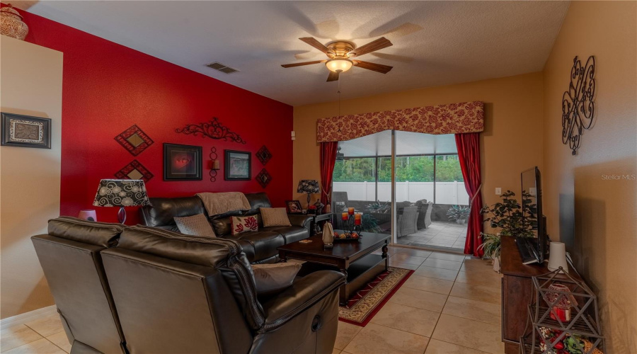 KISSIMMEE, Florida 34746, 3 Bedrooms Bedrooms, ,2 BathroomsBathrooms,Residential,For Sale,QUEENSTOWN,0,MFRP4936307