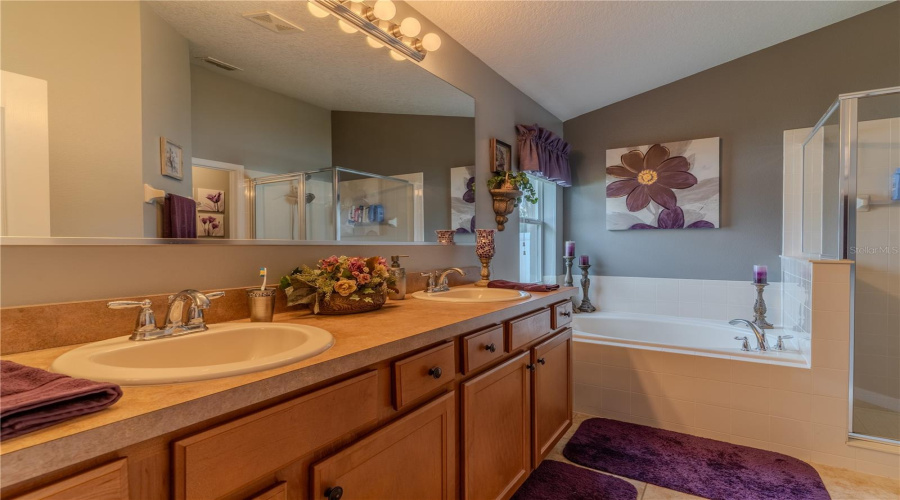 KISSIMMEE, Florida 34746, 3 Bedrooms Bedrooms, ,2 BathroomsBathrooms,Residential,For Sale,QUEENSTOWN,0,MFRP4936307