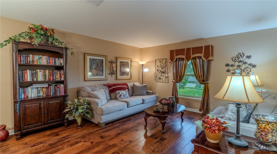 KISSIMMEE, Florida 34746, 3 Bedrooms Bedrooms, ,2 BathroomsBathrooms,Residential,For Sale,QUEENSTOWN,0,MFRP4936307
