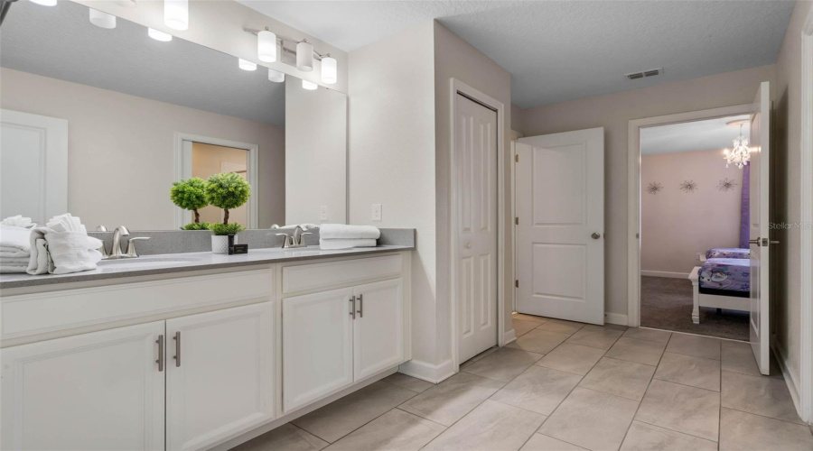 DAVENPORT, Florida 33896, 8 Bedrooms Bedrooms, ,5 BathroomsBathrooms,Residential,For Sale,CRUDEN BAY,0,MFRO6286563