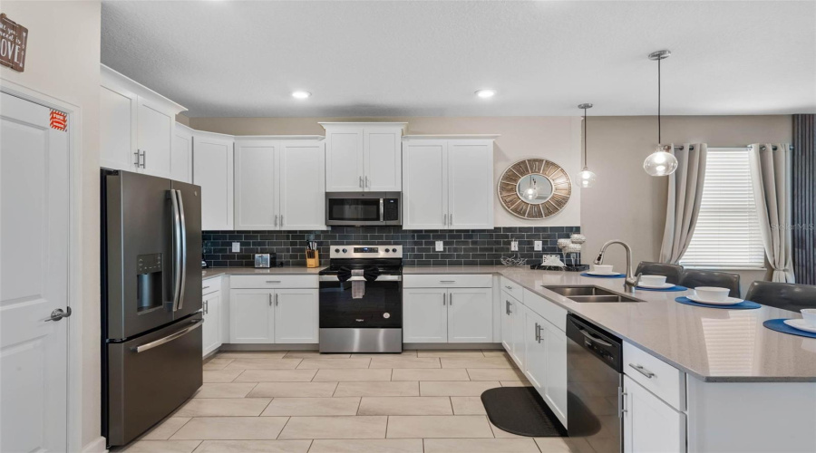 DAVENPORT, Florida 33896, 8 Bedrooms Bedrooms, ,5 BathroomsBathrooms,Residential,For Sale,CRUDEN BAY,0,MFRO6286563
