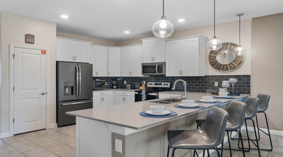 DAVENPORT, Florida 33896, 8 Bedrooms Bedrooms, ,5 BathroomsBathrooms,Residential,For Sale,CRUDEN BAY,0,MFRO6286563