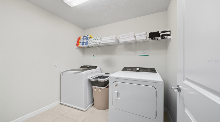 DAVENPORT, Florida 33897, 5 Bedrooms Bedrooms, ,4 BathroomsBathrooms,Residential,For Sale,LILAC,0,MFRO6346178