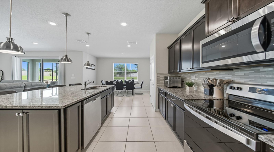 DAVENPORT, Florida 33897, 5 Bedrooms Bedrooms, ,4 BathroomsBathrooms,Residential,For Sale,LILAC,0,MFRO6346178