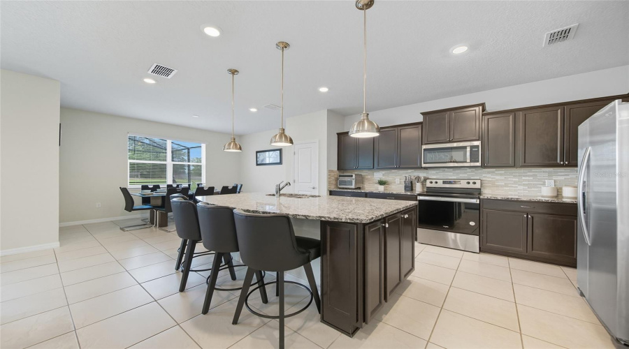 DAVENPORT, Florida 33897, 5 Bedrooms Bedrooms, ,4 BathroomsBathrooms,Residential,For Sale,LILAC,0,MFRO6346178