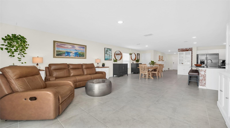 KISSIMMEE, Florida 34746, 6 Bedrooms Bedrooms, ,3 BathroomsBathrooms,Residential,For Sale,SUNNY CREEK,0,MFRO6331031