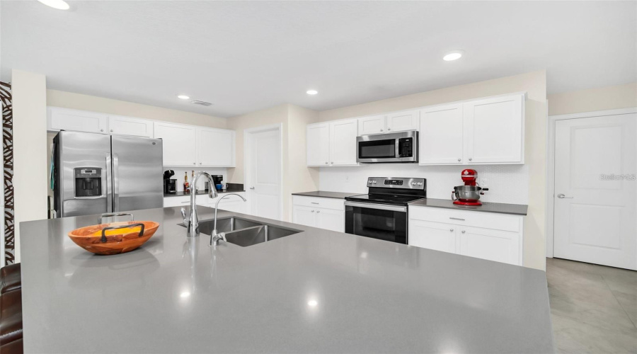 KISSIMMEE, Florida 34746, 6 Bedrooms Bedrooms, ,3 BathroomsBathrooms,Residential,For Sale,SUNNY CREEK,0,MFRO6331031