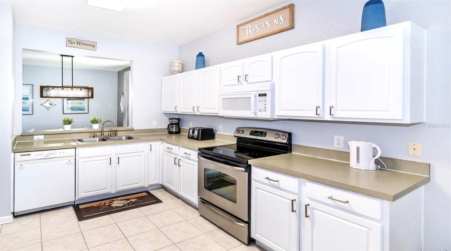 KISSIMMEE, Florida 34747, 5 Bedrooms Bedrooms, ,4 BathroomsBathrooms,Residential,For Sale,COMROW,0,MFRO6340113