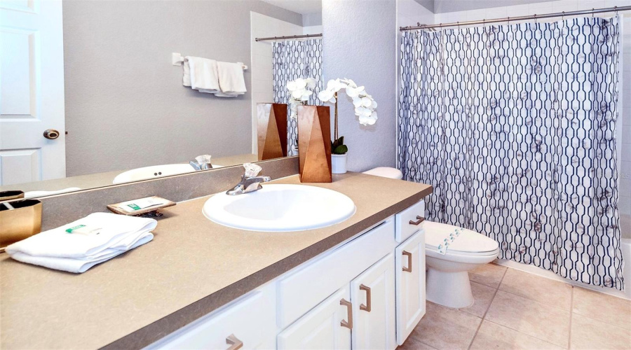 KISSIMMEE, Florida 34747, 5 Bedrooms Bedrooms, ,4 BathroomsBathrooms,Residential,For Sale,COMROW,0,MFRO6340113