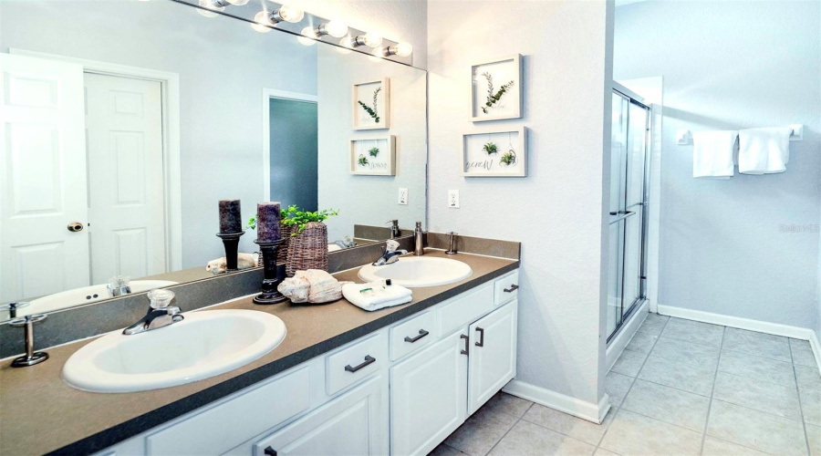 KISSIMMEE, Florida 34747, 5 Bedrooms Bedrooms, ,4 BathroomsBathrooms,Residential,For Sale,COMROW,0,MFRO6340113